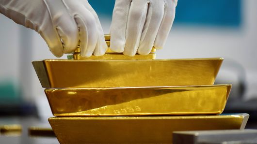 在上周五暴跌中避险地位受到损害的黄金 开始反击