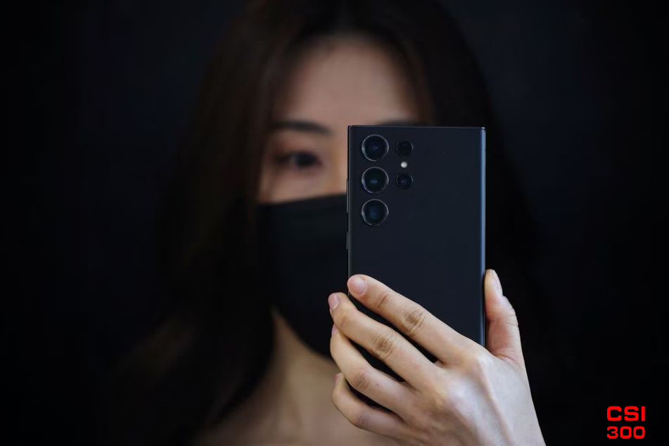 随着人工智能热潮席卷电子产品 Oppo推出了带有语音助手的AR眼镜原型机