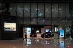 ﻿特斯拉陷入困境的股票刚刚出现了可怕的“死亡交叉” 这可能预示着进一步