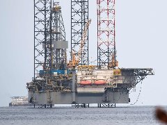 特朗普释放停战信号 提议取消石油制裁