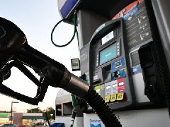 油价 “涨如火箭、跌如羽毛” 曾困扰拜登 如今也许会缠上特朗普